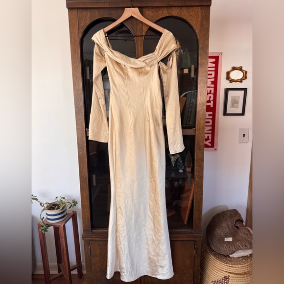 Meshki Giselle Off Shoulder Dress- Tags On - Picture 4 of 6